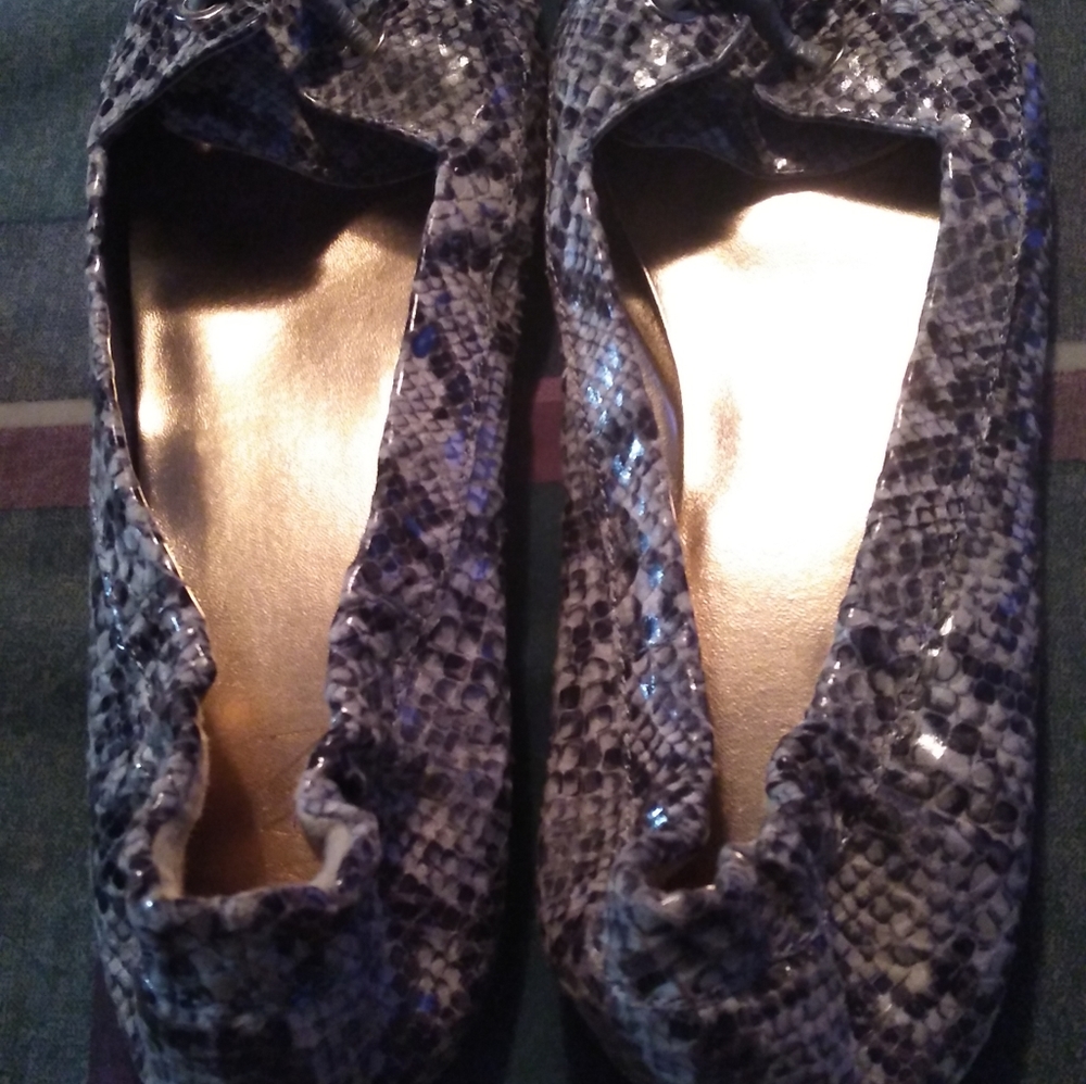 Iman size 11m snakeskin print flats
